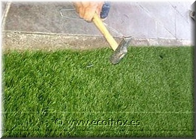 Unir les làmines sobre la cinta d'unió i fer pressió.