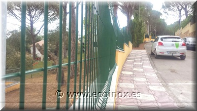 Panell rígid i simple torsió instal·lats  Urb. Costa Brava