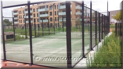 obra realitzada per l’equip de treball ECOINOX de pistes de pàdel