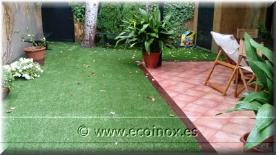 Instalación de césped artificial "Gregal" en el núcleo antiguo de Begur.