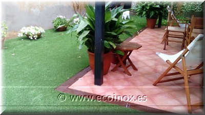  Instalación de césped artificial "Gregal" en el núcleo antiguo de Begur.