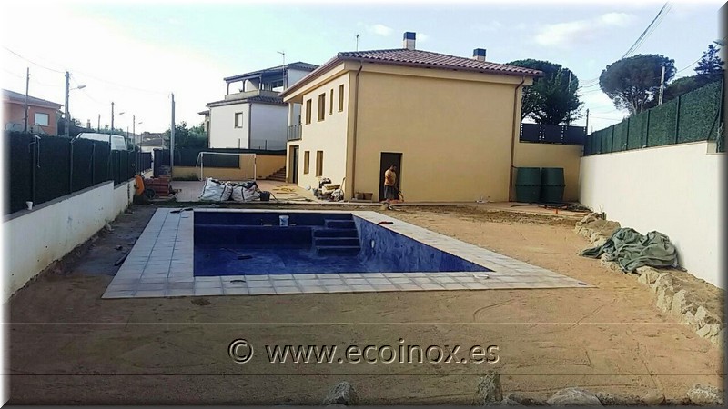 JARDÍ AMB GESPA LLEVANT I PISCINA