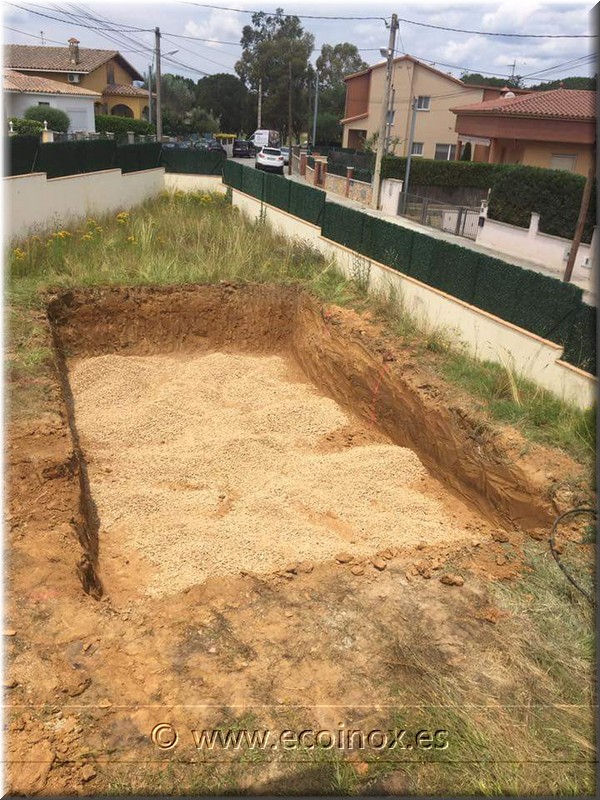 JARDÍ AMB GESPA LLEVANT I PISCINA