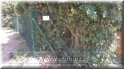 instal·lació de simple torsió plastificat en verd en 30 metres lineals i 1,50 metres d'alçada