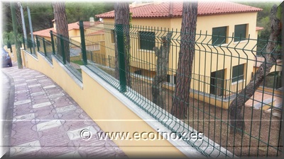 Panell rígid i simple torsió instal·lats en un xalet de la Urb. Costa Brava