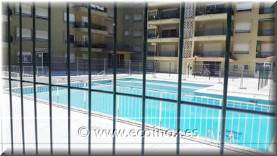 tanca de panell rígid de color verd 